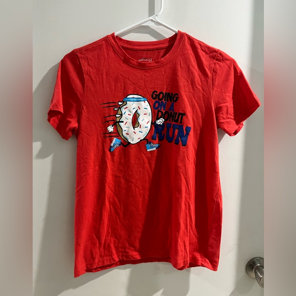 bcg Red Short-Sleeve Tee with Donut Run Graphic, size large